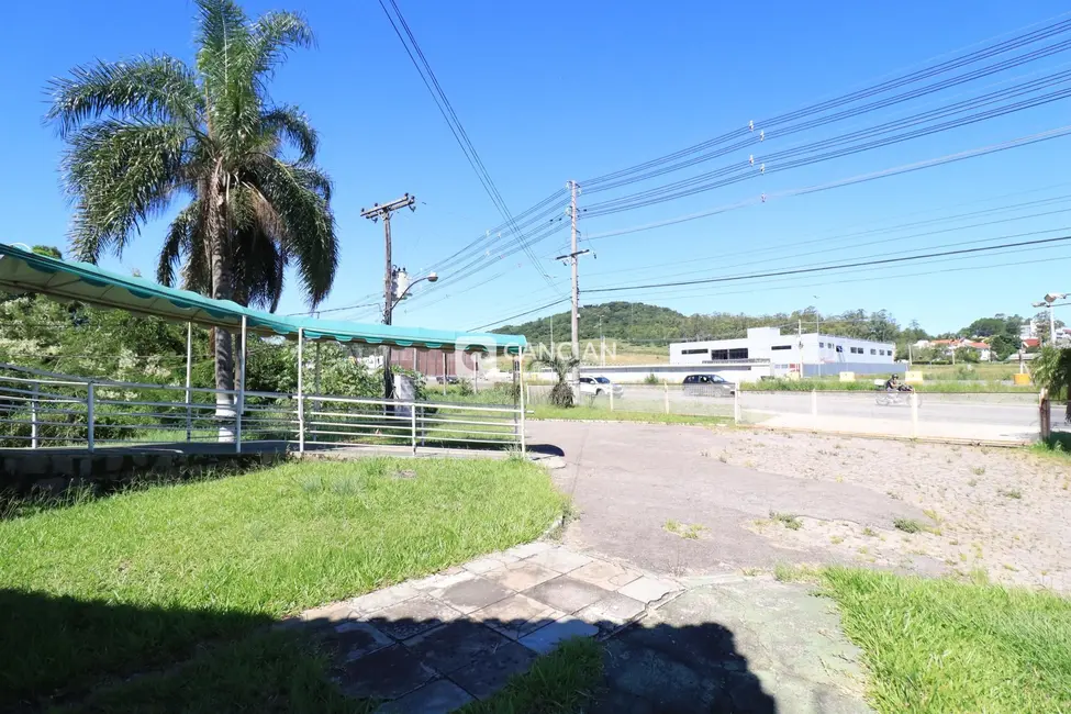 Foto 8 de Loja com 3 quartos para alugar, 385m2 em Nossa Senhora Medianeira, Santa Maria - RS