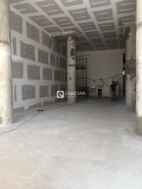 Foto 7 de Loja com 1 quarto para alugar, 280m2 em Nossa Senhora de Fátima, Santa Maria - RS