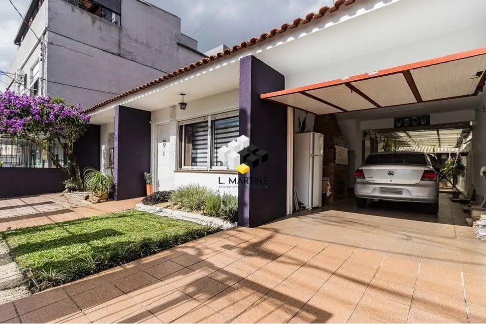 Foto 1 de Casa com 3 quartos à venda, 190m2 em São Sebastião, Porto Alegre - RS