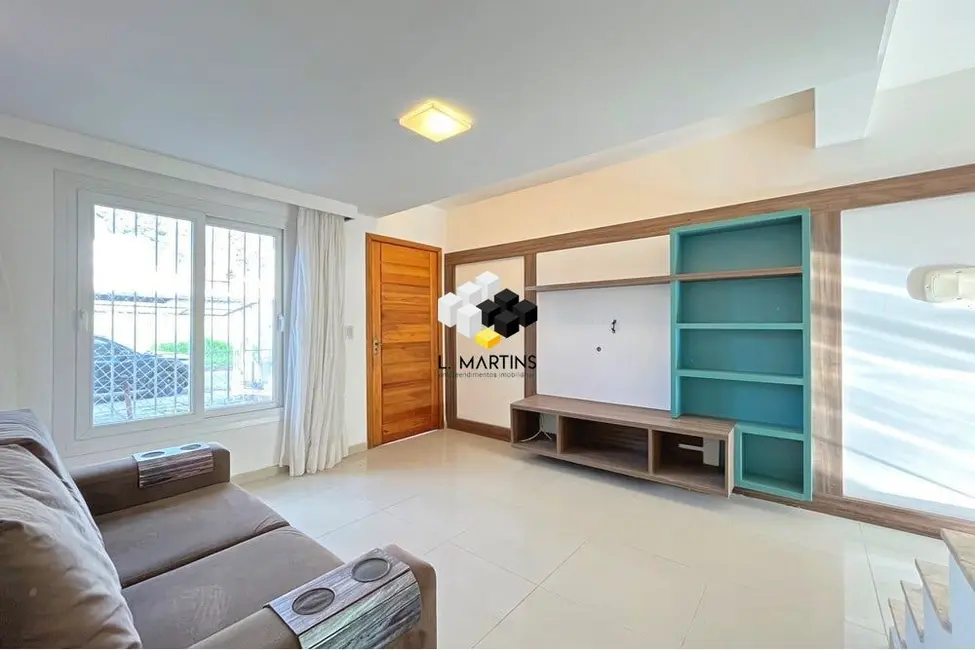 Foto 1 de Casa com 2 quartos à venda, 76m2 em Guarujá, Porto Alegre - RS