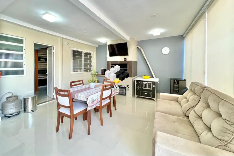 Casa com 2 quartos à venda, 100m2 em Harmonia, Canoas - RS - imagem 4 Foto 4 de Casa com 2 quartos à venda, 100m2 em Harmonia, Canoas - RS