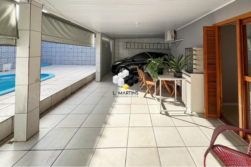 Casa com 2 quartos à venda, 82m2 em Guajuviras, Canoas - RS - imagem 3 Foto 3 de Casa com 2 quartos à venda, 82m2 em Guajuviras, Canoas - RS