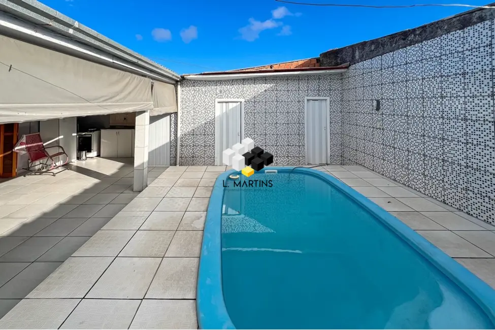 Foto 2 de Casa com 2 quartos à venda, 82m2 em Guajuviras, Canoas - RS