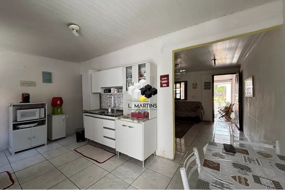 Foto 2 de Casa com 2 quartos à venda, 98m2 em Guajuviras, Canoas - RS