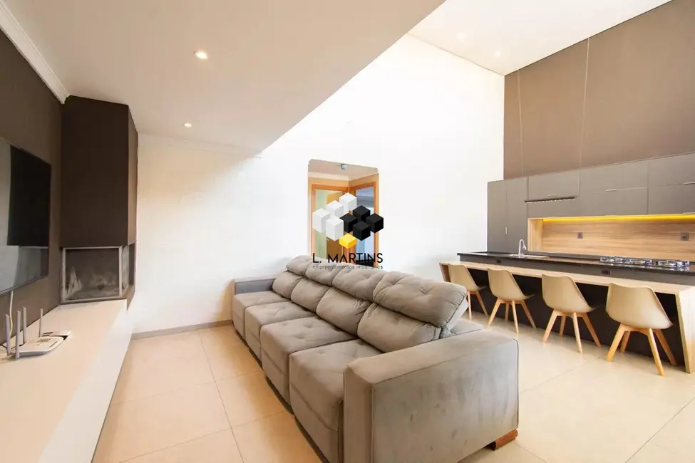 Casa com 2 quartos à venda, 154m2 em Igara, Canoas - RS - imagem 6 Foto 6 de Casa com 2 quartos à venda, 154m2 em Igara, Canoas - RS
