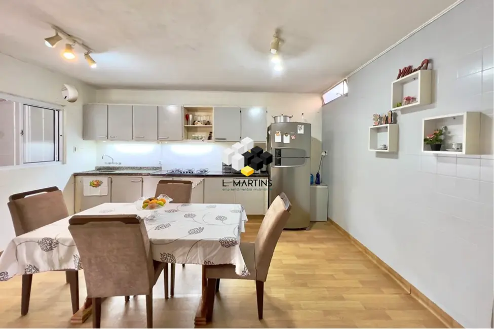 Casa com 3 quartos à venda, 170m2 em Igara, Canoas - RS - imagem 9 Foto 9 de Casa com 3 quartos à venda, 170m2 em Igara, Canoas - RS