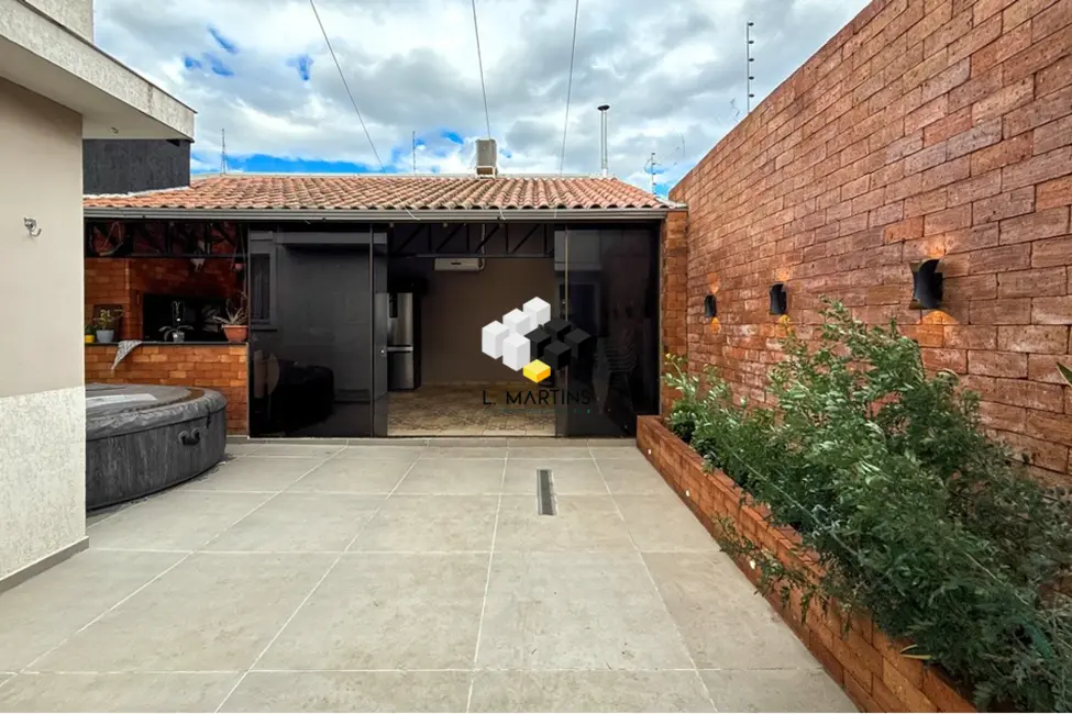 Casa com 2 quartos à venda, 126m2 em São José, Canoas - RS - imagem 9 Foto 9 de Casa com 2 quartos à venda, 126m2 em São José, Canoas - RS