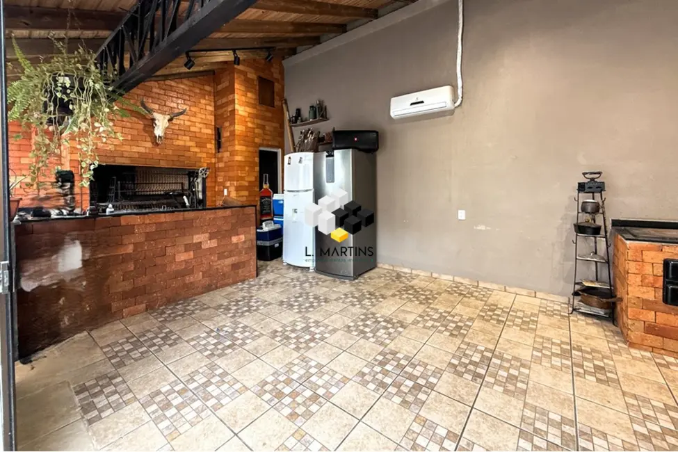 Casa com 2 quartos à venda, 126m2 em São José, Canoas - RS - imagem 3 Foto 3 de Casa com 2 quartos à venda, 126m2 em São José, Canoas - RS