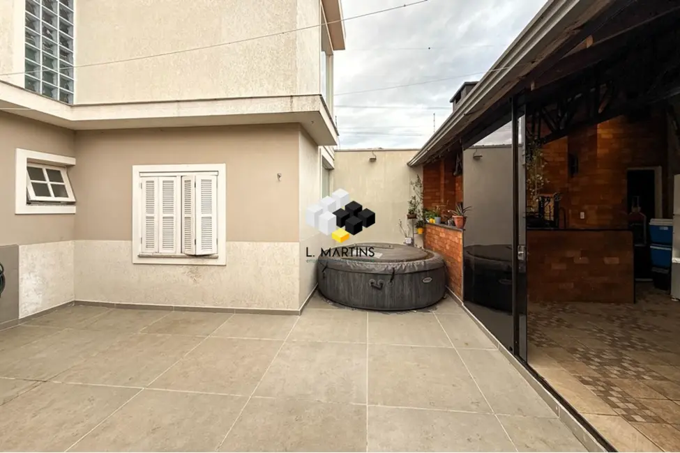 Casa com 2 quartos à venda, 126m2 em São José, Canoas - RS - imagem 6 Foto 6 de Casa com 2 quartos à venda, 126m2 em São José, Canoas - RS
