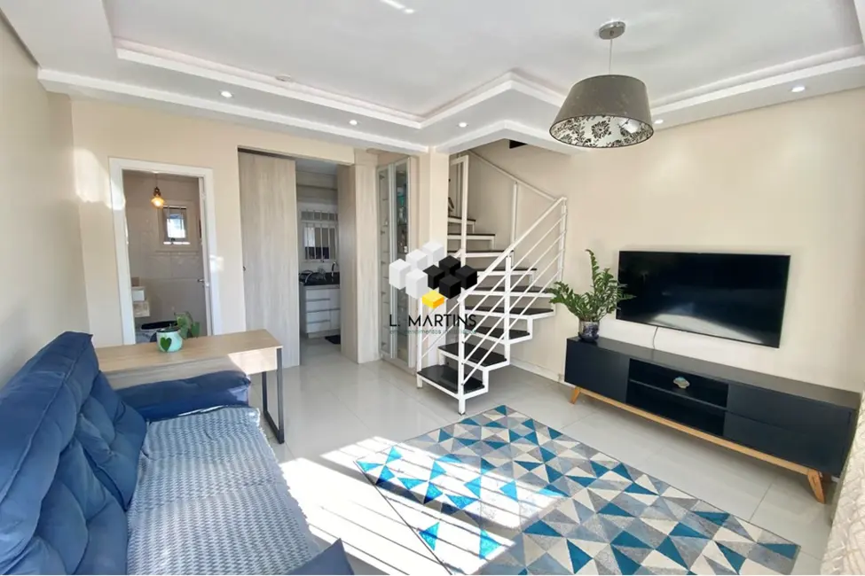 Foto 1 de Casa com 2 quartos à venda, 71m2 em Olaria, Canoas - RS