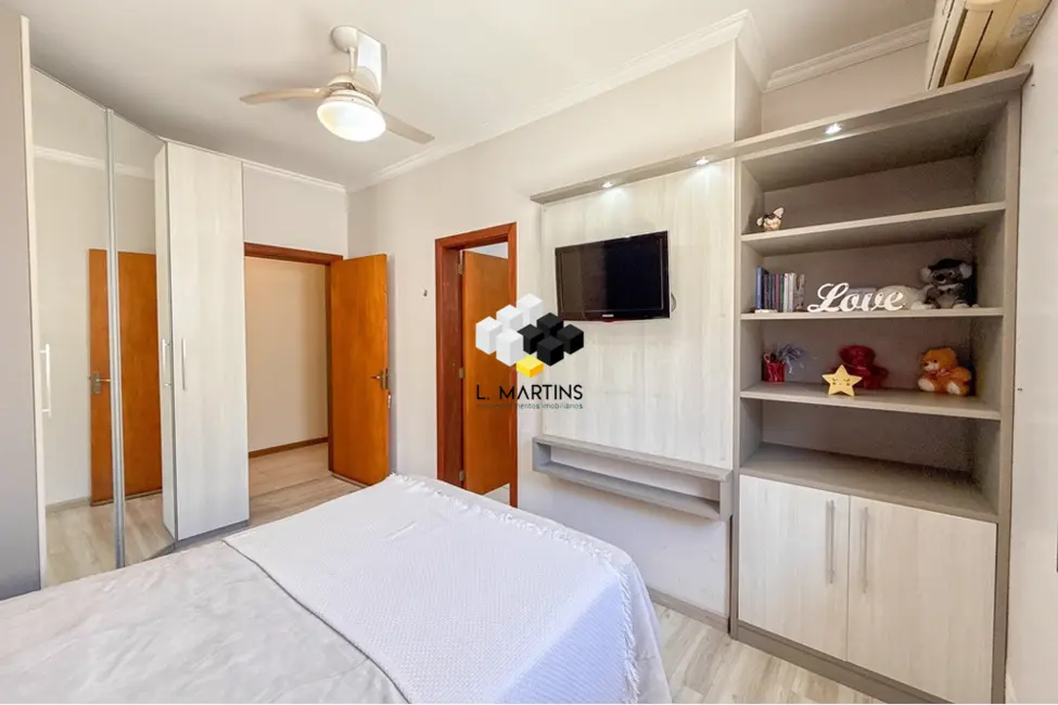 Casa com 3 quartos à venda, 210m2 em Estância Velha, Canoas - RS - imagem 5 Foto 5 de Casa com 3 quartos à venda, 210m2 em Estância Velha, Canoas - RS
