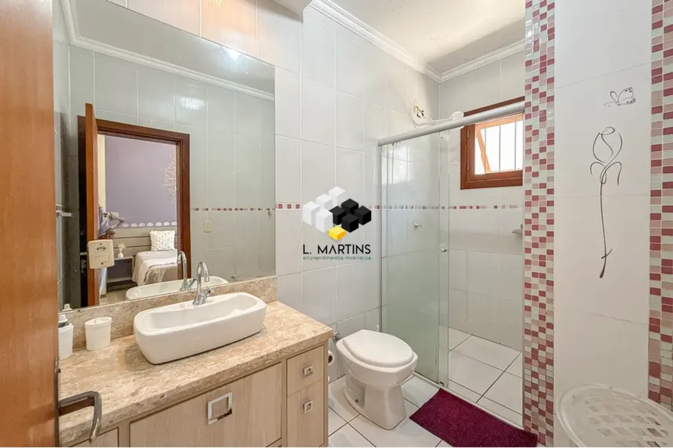 Casa com 3 quartos à venda, 210m2 em Estância Velha, Canoas - RS - imagem 3 Foto 3 de Casa com 3 quartos à venda, 210m2 em Estância Velha, Canoas - RS