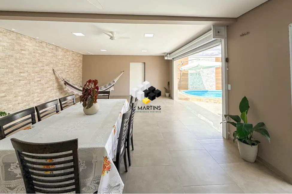 Casa com 3 quartos à venda, 240m2 em Igara, Canoas - RS - imagem 6 Foto 6 de Casa com 3 quartos à venda, 240m2 em Igara, Canoas - RS