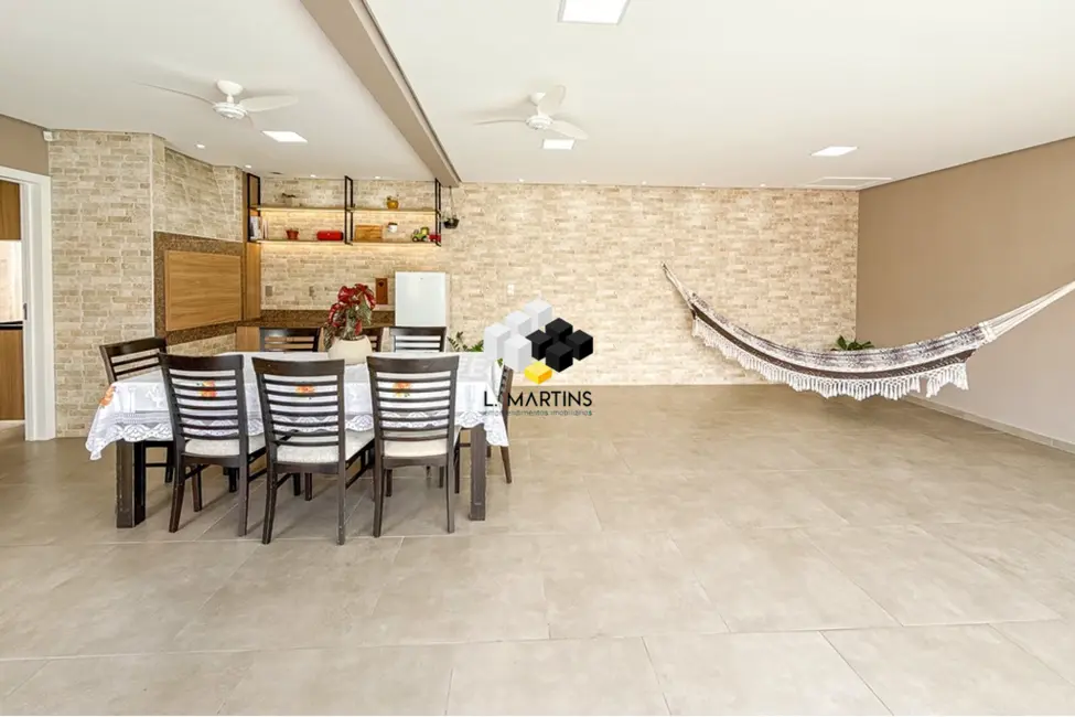 Casa com 3 quartos à venda, 240m2 em Igara, Canoas - RS - imagem 3 Foto 3 de Casa com 3 quartos à venda, 240m2 em Igara, Canoas - RS