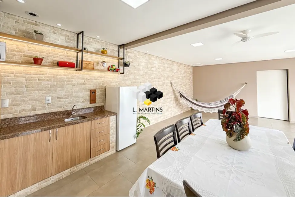 Casa com 3 quartos à venda, 240m2 em Igara, Canoas - RS - imagem 5 Foto 5 de Casa com 3 quartos à venda, 240m2 em Igara, Canoas - RS