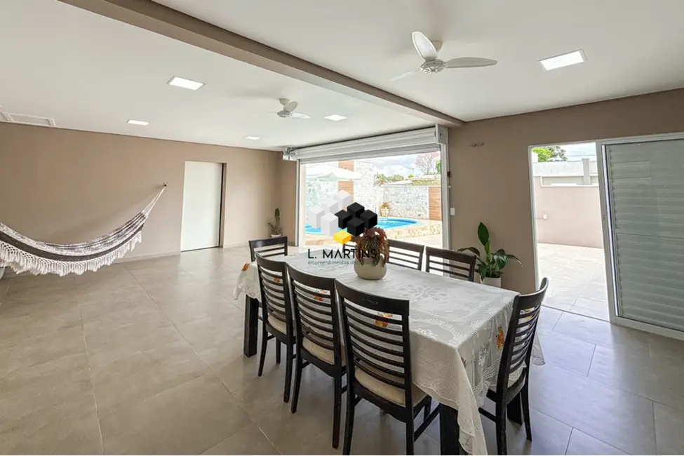 Casa com 3 quartos à venda, 240m2 em Igara, Canoas - RS - imagem 2 Foto 2 de Casa com 3 quartos à venda, 240m2 em Igara, Canoas - RS