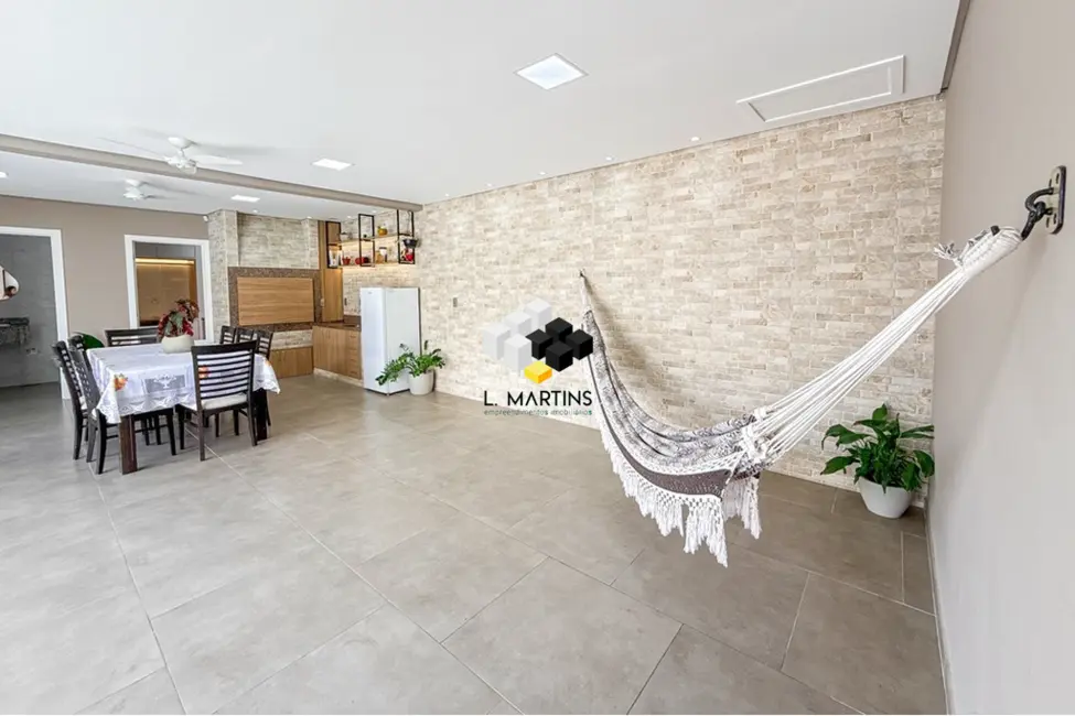 Casa com 3 quartos à venda, 240m2 em Igara, Canoas - RS - imagem 4 Foto 4 de Casa com 3 quartos à venda, 240m2 em Igara, Canoas - RS