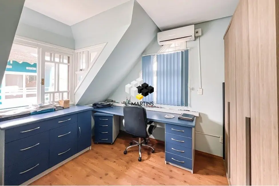 Casa com 4 quartos à venda, 300m2 em São Luis, Canoas - RS - imagem 6 Foto 6 de Casa com 4 quartos à venda, 300m2 em São Luis, Canoas - RS