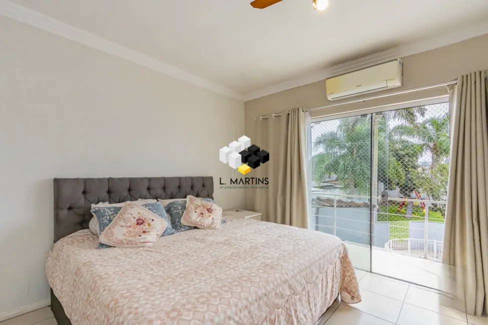 Casa com 3 quartos à venda, 265m2 em Niterói, Canoas - RS - imagem 4 Foto 4 de Casa com 3 quartos à venda, 265m2 em Niterói, Canoas - RS