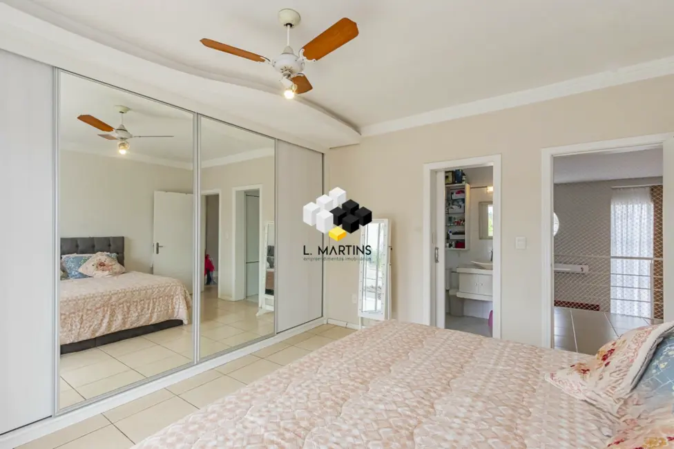 Casa com 3 quartos à venda, 265m2 em Niterói, Canoas - RS - imagem 5 Foto 5 de Casa com 3 quartos à venda, 265m2 em Niterói, Canoas - RS