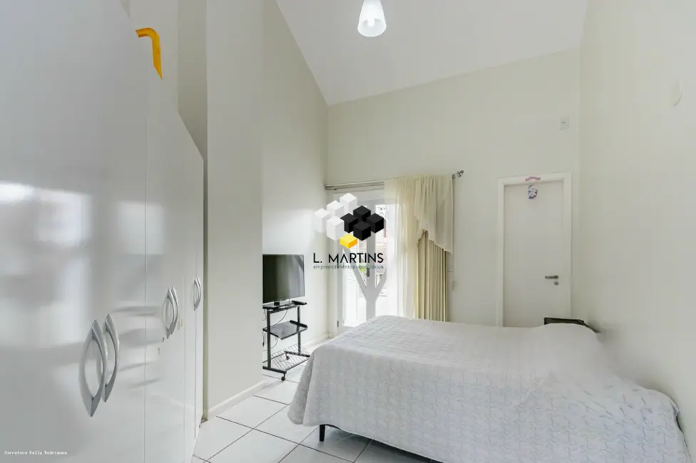 Casa com 4 quartos à venda, 331m2 em Canoas - RS - imagem 4 Foto 4 de Casa com 4 quartos à venda, 331m2 em Canoas - RS