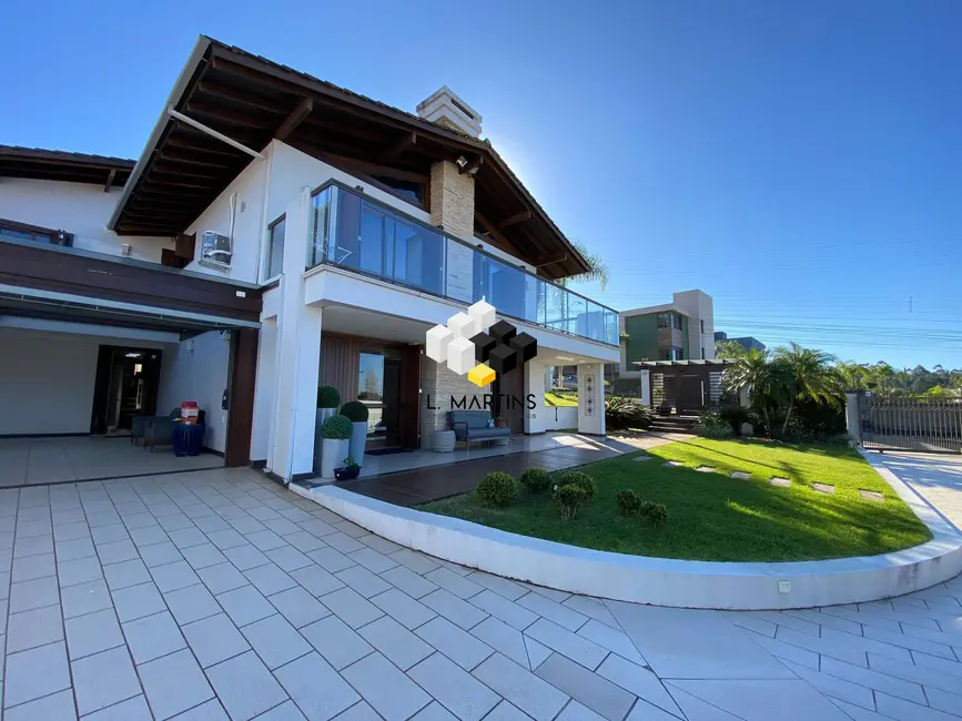 Foto 1 de Casa com 4 quartos à venda, 204m2 em Torres - RS