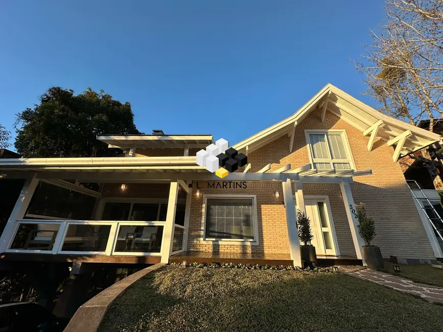 Casa de Condomínio com 3 quartos à venda, 342m2 em Centro, Gramado - RS - imagem 3 Foto 3 de Casa de Condomínio com 3 quartos à venda, 342m2 em Centro, Gramado - RS