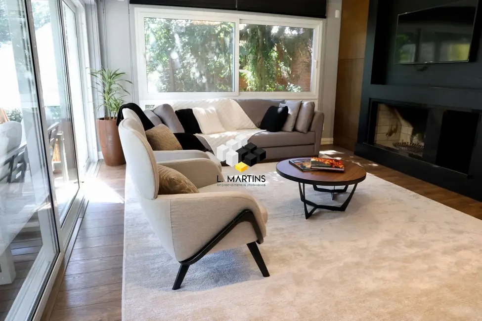 Casa de Condomínio com 3 quartos à venda, 342m2 em Centro, Gramado - RS - imagem 9 Foto 9 de Casa de Condomínio com 3 quartos à venda, 342m2 em Centro, Gramado - RS