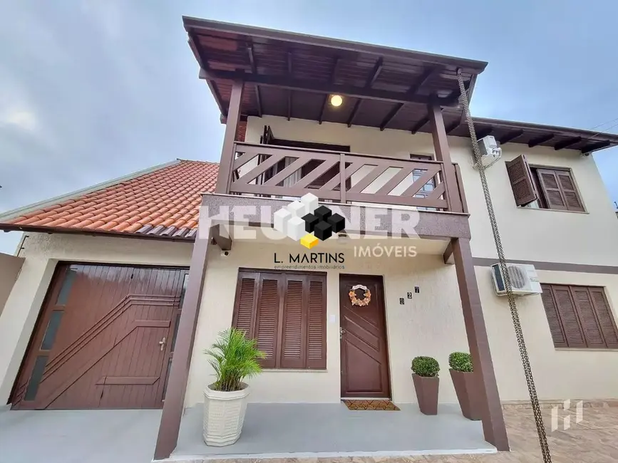 Casa com 4 quartos à venda, 219m2 em Petrópolis, Novo Hamburgo - RS - imagem 1 Foto 1 de Casa com 4 quartos à venda, 219m2 em Petrópolis, Novo Hamburgo - RS