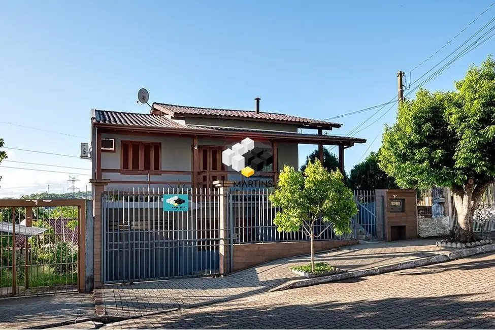 Casa com 3 quartos à venda, 229m2 em Petrópolis, Novo Hamburgo - RS - imagem 1 Foto 1 de Casa com 3 quartos à venda, 229m2 em Petrópolis, Novo Hamburgo - RS