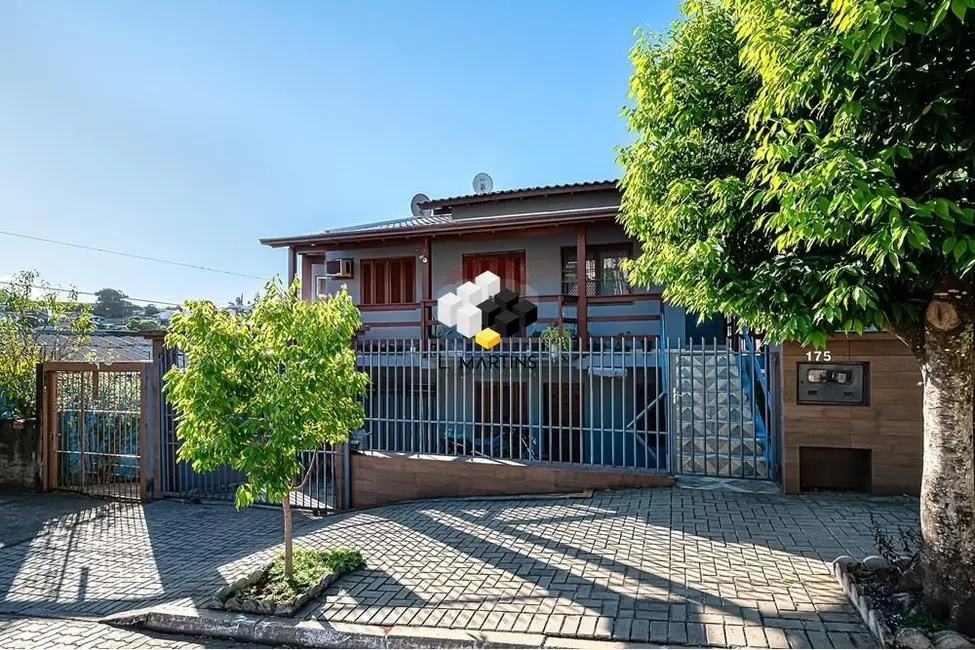 Casa com 3 quartos à venda, 229m2 em Petrópolis, Novo Hamburgo - RS - imagem 2 Foto 2 de Casa com 3 quartos à venda, 229m2 em Petrópolis, Novo Hamburgo - RS