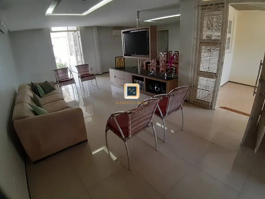 Foto 2 de Casa com 4 quartos à venda, 396m2 em Vila União, Fortaleza - CE