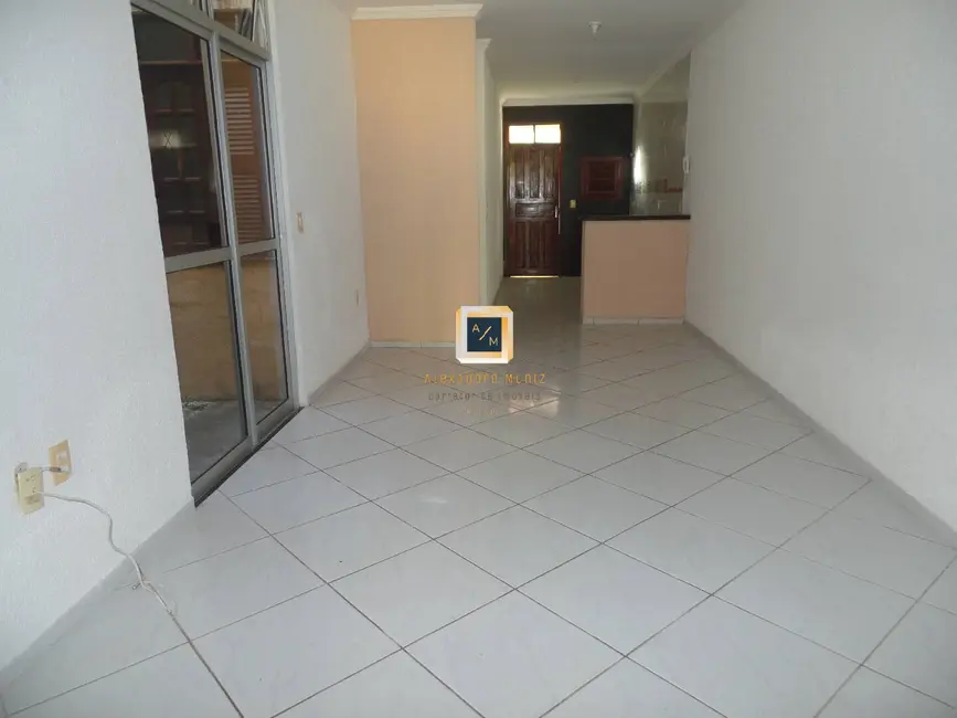 Casa com 3 quartos à venda em Lagoa Redonda, Fortaleza - CE - imagem 5 Foto 5 de Casa com 3 quartos à venda em Lagoa Redonda, Fortaleza - CE