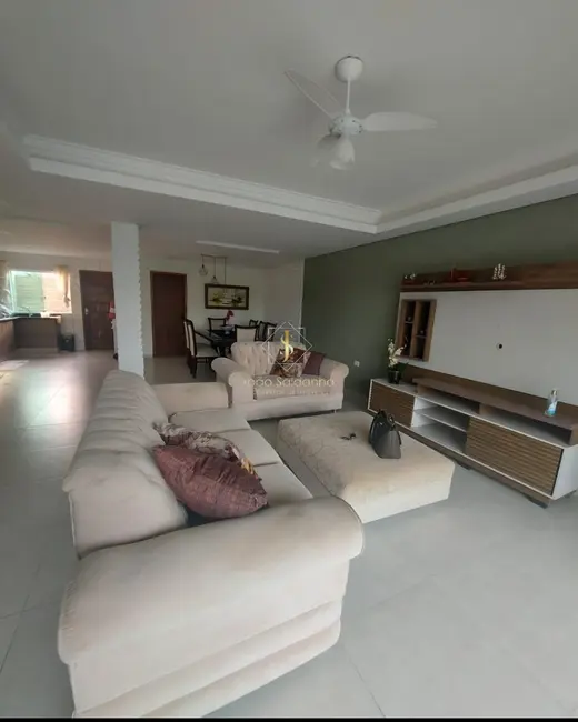 Foto 8 de Casa com 3 quartos à venda, 250m2 em Guaratuba - PR