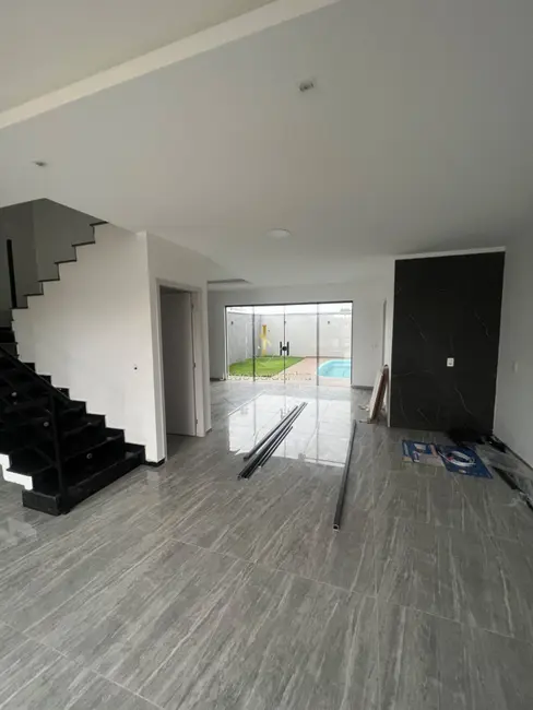 Sobrado com 3 quartos à venda, 160m2 em Guaratuba - PR - imagem 8 Foto 8 de Sobrado com 3 quartos à venda, 160m2 em Guaratuba - PR