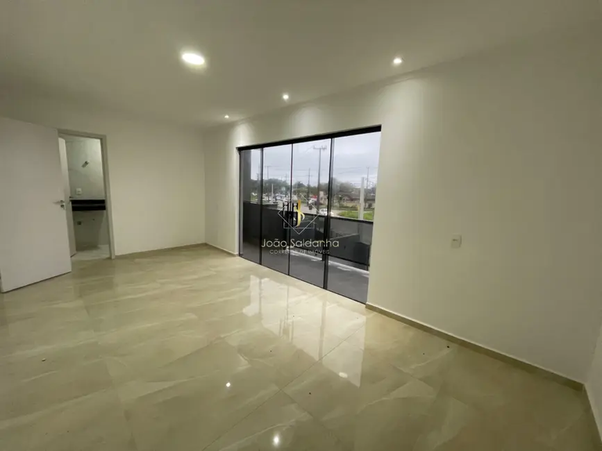 Sobrado com 3 quartos à venda, 160m2 em Guaratuba - PR - imagem 3 Foto 3 de Sobrado com 3 quartos à venda, 160m2 em Guaratuba - PR