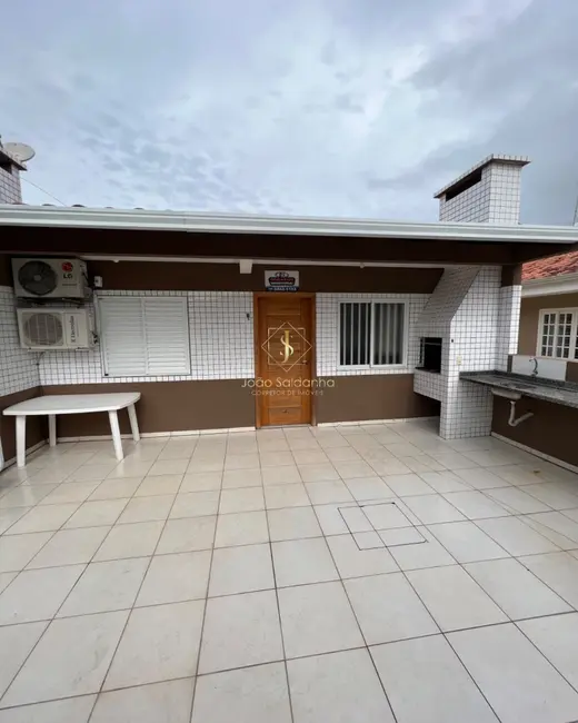 Foto 1 de Casa com 2 quartos à venda, 52m2 em Guaratuba - PR
