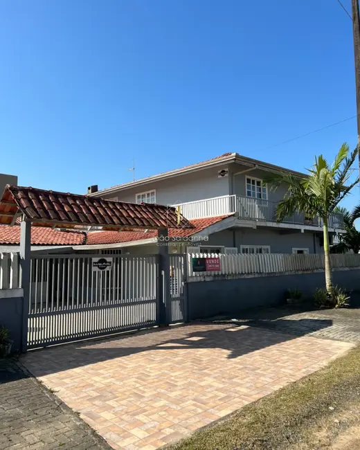 Sobrado com 6 quartos à venda, 300m2 em Guaratuba - PR - imagem 6 Foto 6 de Sobrado com 6 quartos à venda, 300m2 em Guaratuba - PR