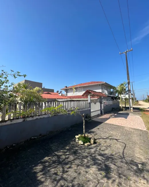 Sobrado com 6 quartos à venda, 300m2 em Guaratuba - PR - imagem 3 Foto 3 de Sobrado com 6 quartos à venda, 300m2 em Guaratuba - PR