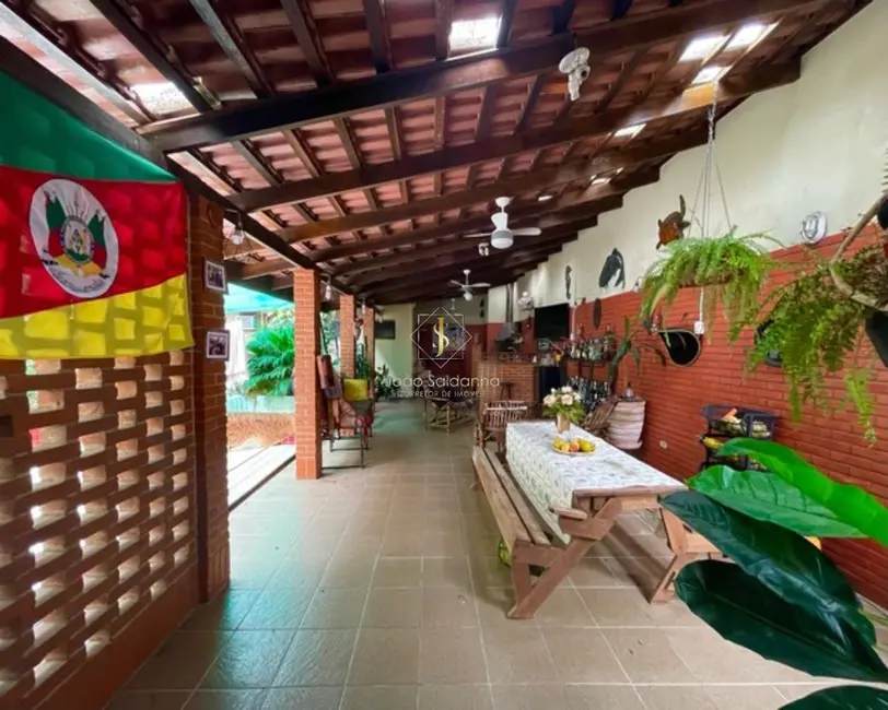 Foto 3 de Casa com 4 quartos à venda, 280m2 em Centro, Guaratuba - PR