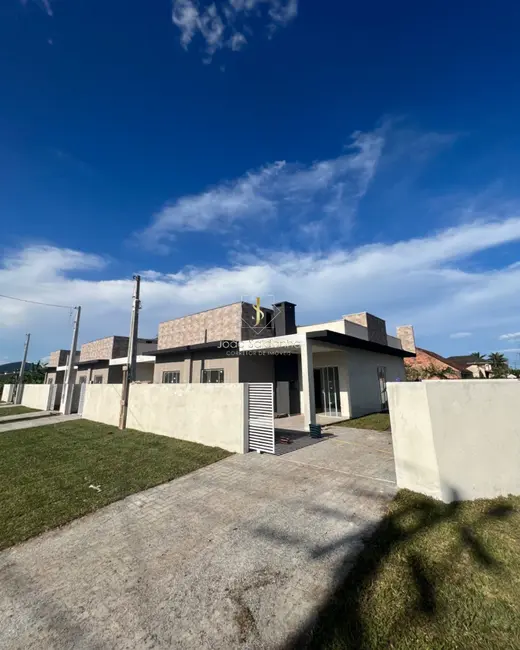 Foto 2 de Casa com 2 quartos à venda, 59m2 em Guaratuba - PR