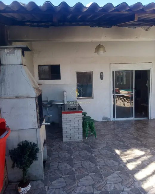 Foto 4 de Casa com 6 quartos à venda, 190m2 em Guaratuba - PR