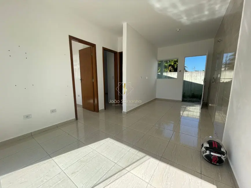 Foto 2 de Casa com 2 quartos à venda, 40m2 em Guaratuba - PR