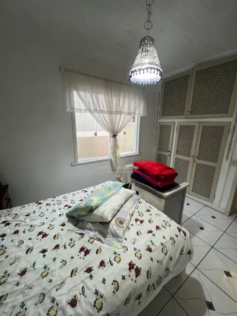 Foto 9 de Casa com 5 quartos à venda, 180m2 em Centro, Guaratuba - PR