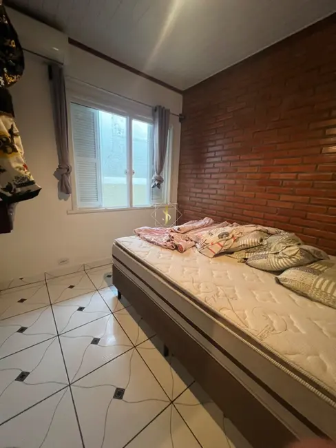 Foto 6 de Casa com 5 quartos à venda, 180m2 em Centro, Guaratuba - PR