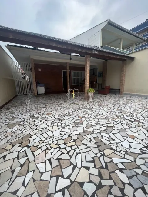 Foto 8 de Casa com 5 quartos à venda, 180m2 em Centro, Guaratuba - PR