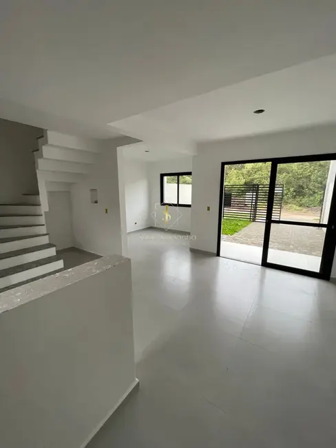 Foto 3 de Casa com 3 quartos à venda, 77m2 em Guaratuba - PR