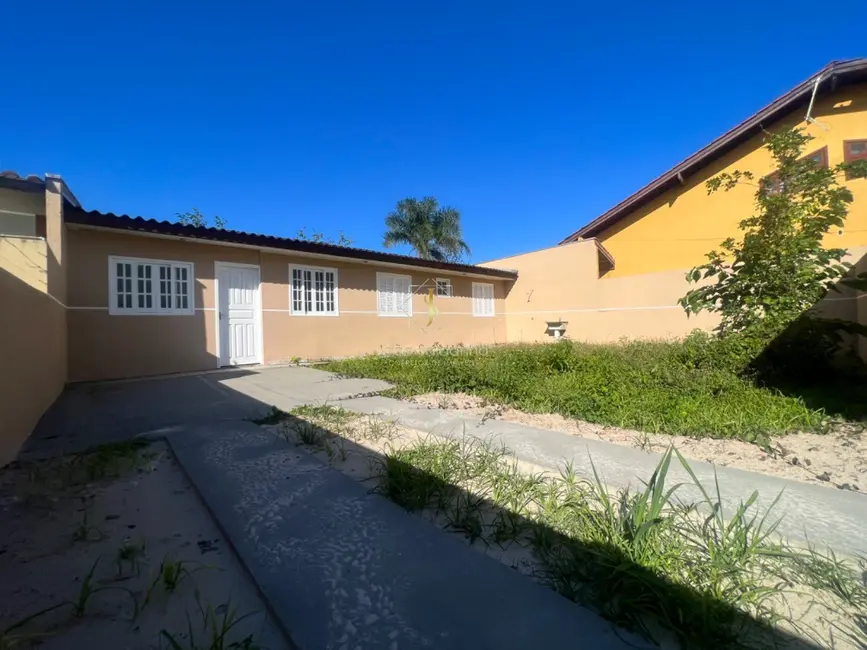 Foto 1 de Casa com 2 quartos à venda, 48m2 em Guaratuba - PR