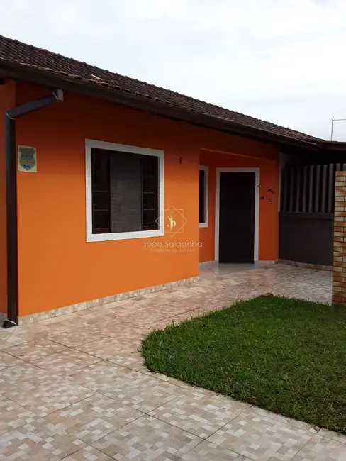 Casa com 2 quartos à venda, 70m2 em Guaratuba - PR - imagem 3 Foto 3 de Casa com 2 quartos à venda, 70m2 em Guaratuba - PR