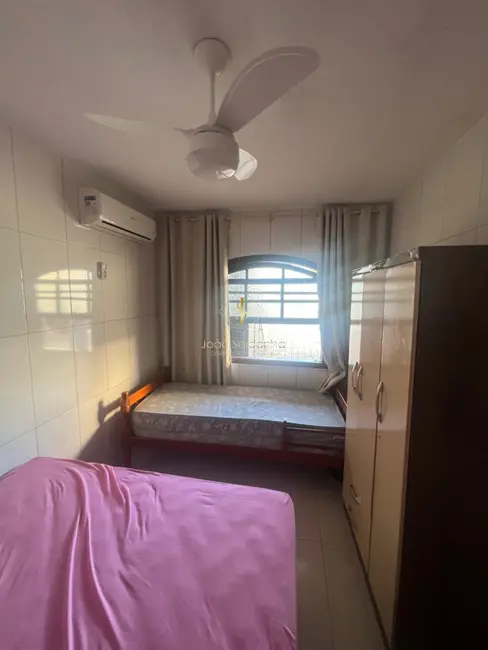 Sobrado com 5 quartos à venda, 180m2 em Guaratuba - PR - imagem 8 Foto 8 de Sobrado com 5 quartos à venda, 180m2 em Guaratuba - PR